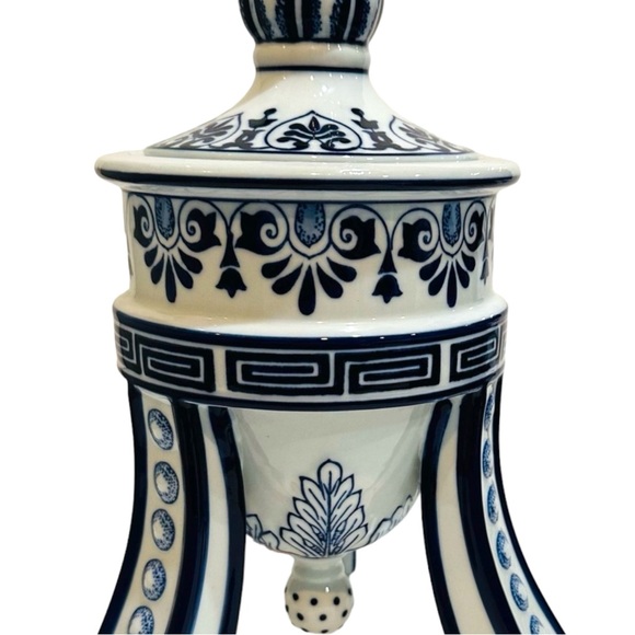 BOMBAY Co. Cobalt Blue & White Porcelain 3 Footed Temple Jar or Canister MINT - Picture 7 of 11